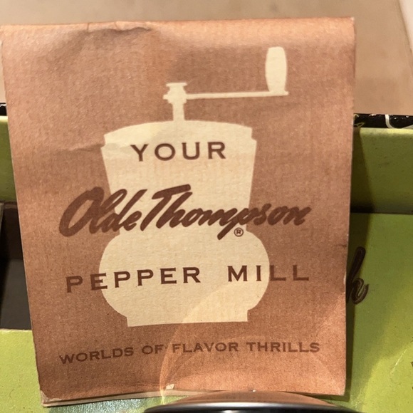 Olde Thompson Pepper Mill & Salt Shaker - Picture 4 of 9